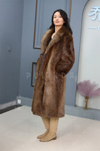 Load image into Gallery viewer, Full length beaver fur coat with english collar7
