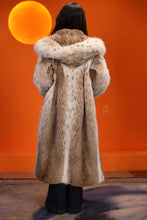 Load image into Gallery viewer, Full length women&#39;s natural lynx fur hooded coat
