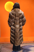 Load image into Gallery viewer, Full length natural racoon fur coat with english collar
